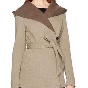 Debby women’s wrap fleece jacket with an oversized hood